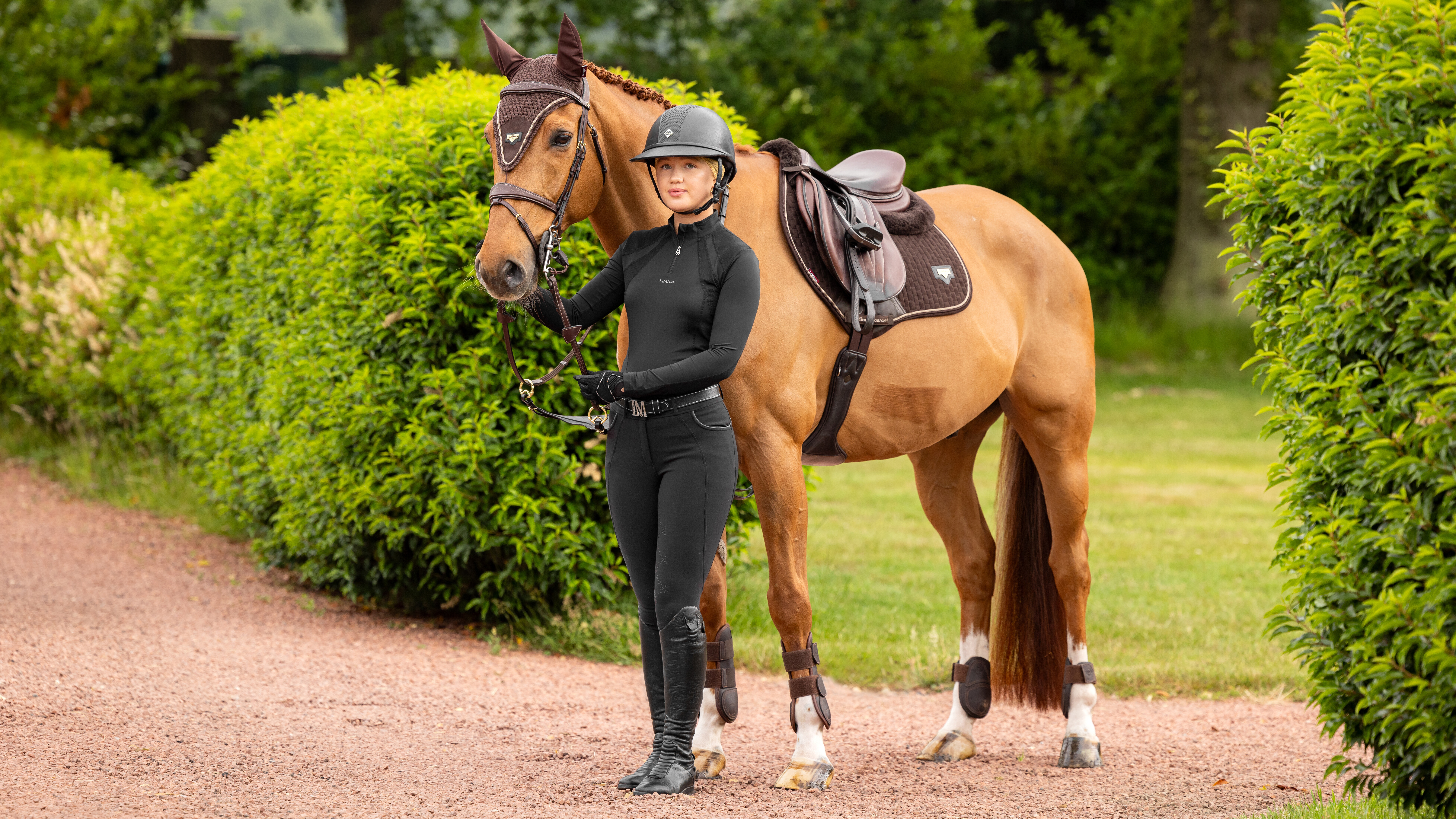 Puissance Suede Close Contact Square Brown Saddle Pads