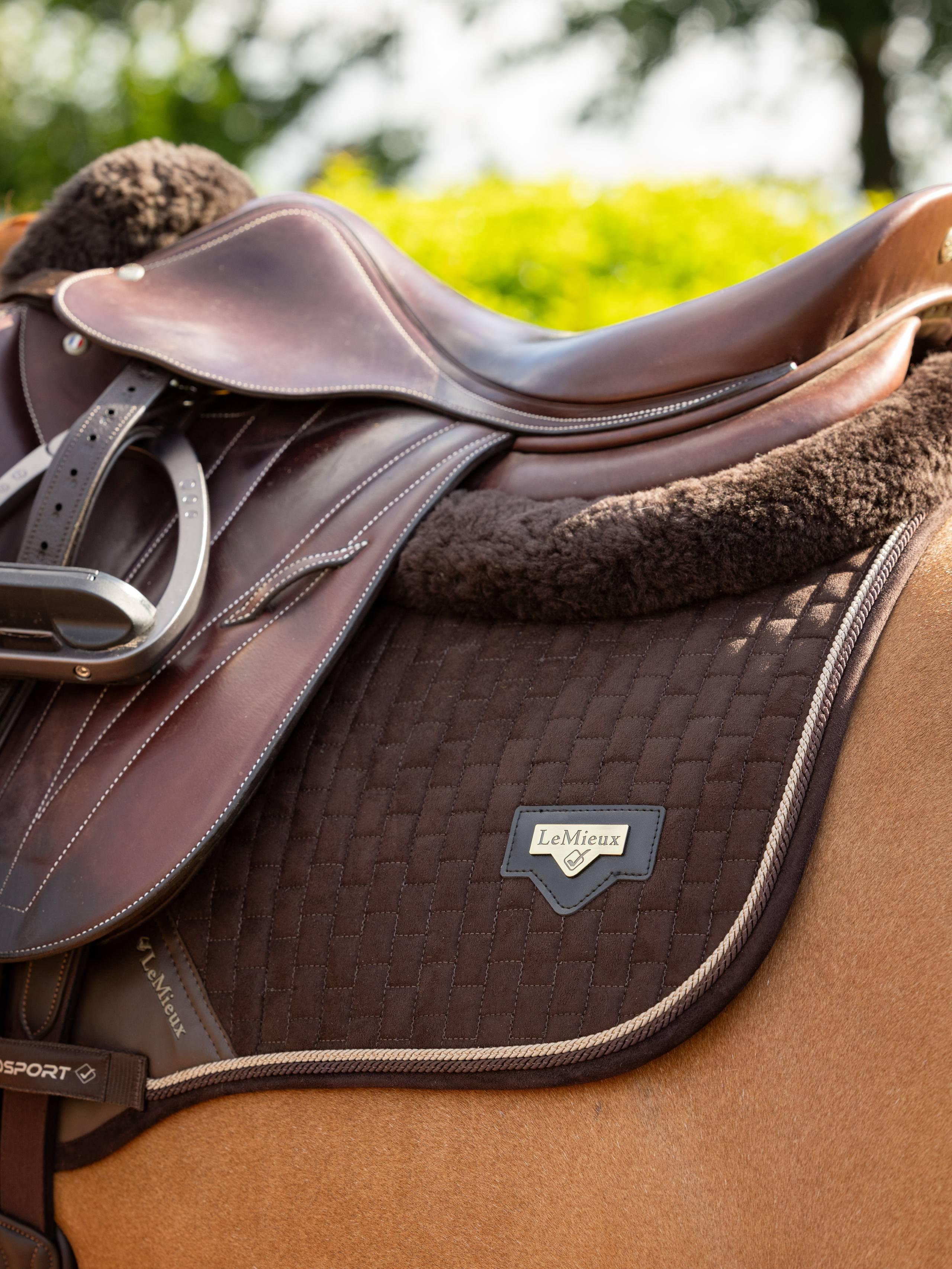 Puissance Suede Close Contact Square Brown Saddle Pads