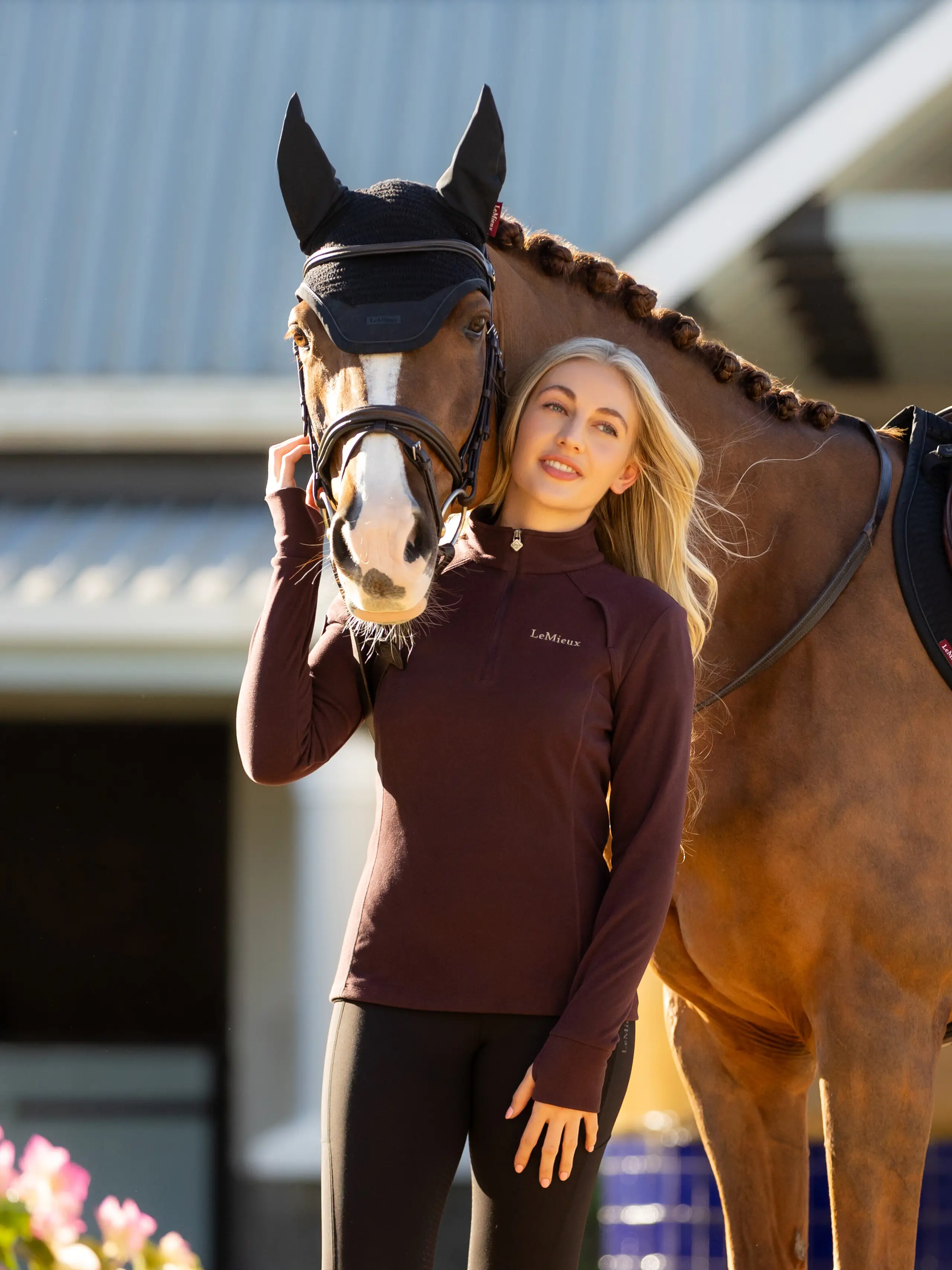 Essence Acoustic Fly Hood Black Horse