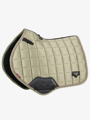 Close Contact Saddle Pads for a Perfect Ride