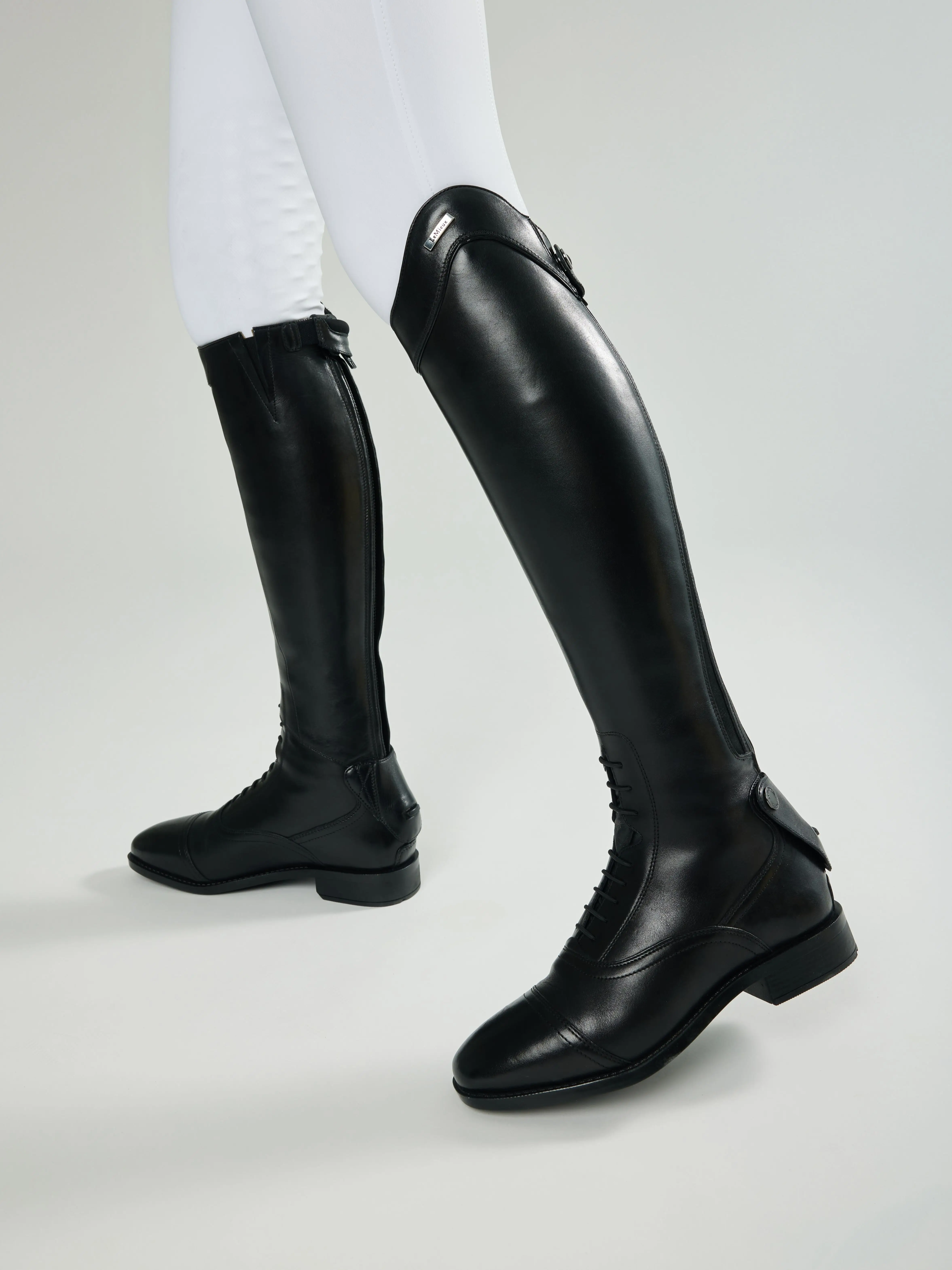 42　GmbH Ergonomic Riding Boot hero_it04711_lifestyle_fieldri