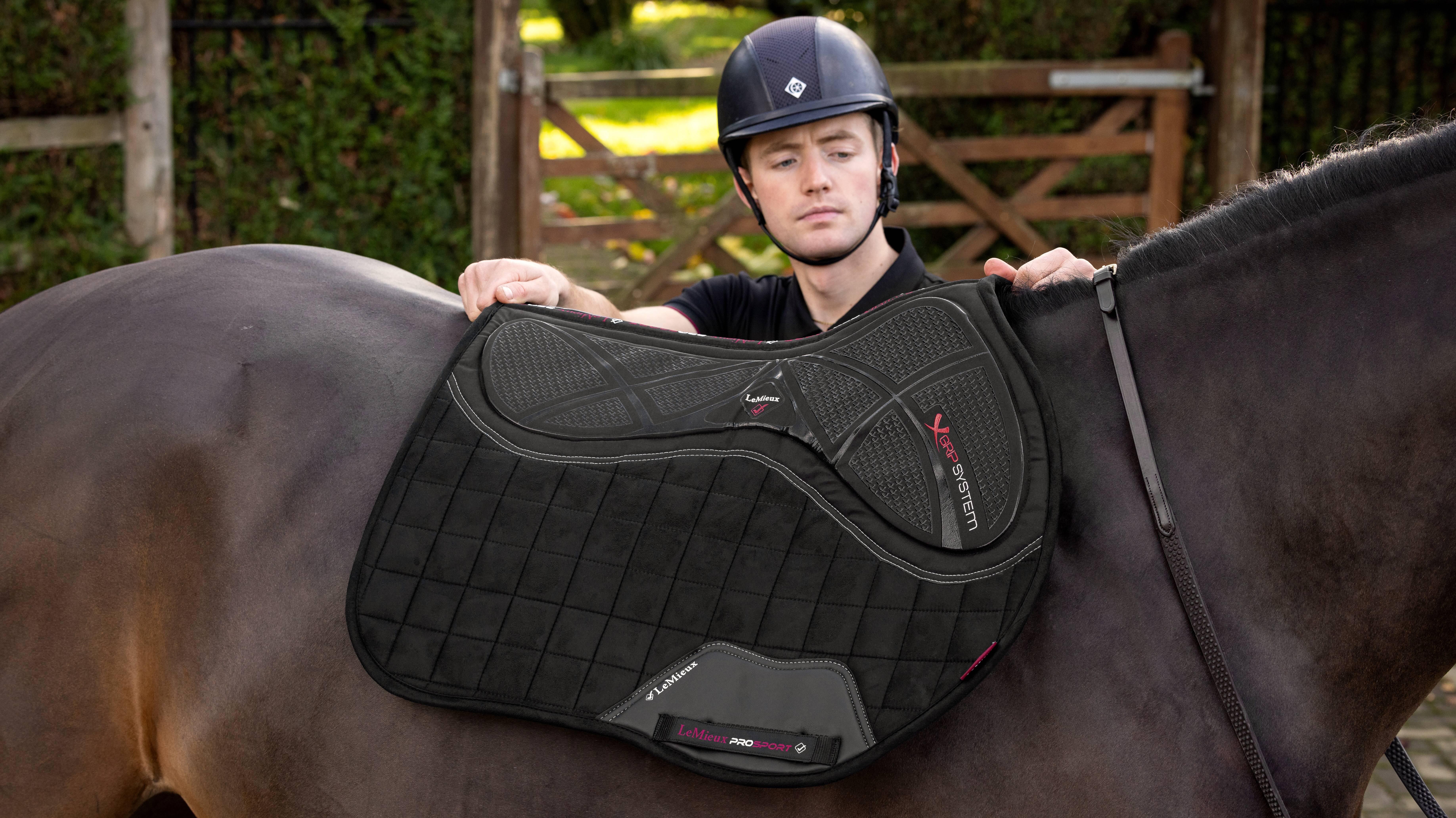 Tapis De Selle Lemieux X-grip Double Face Euro Jump Pad - Taille L Bleu - Occasion En Bon état