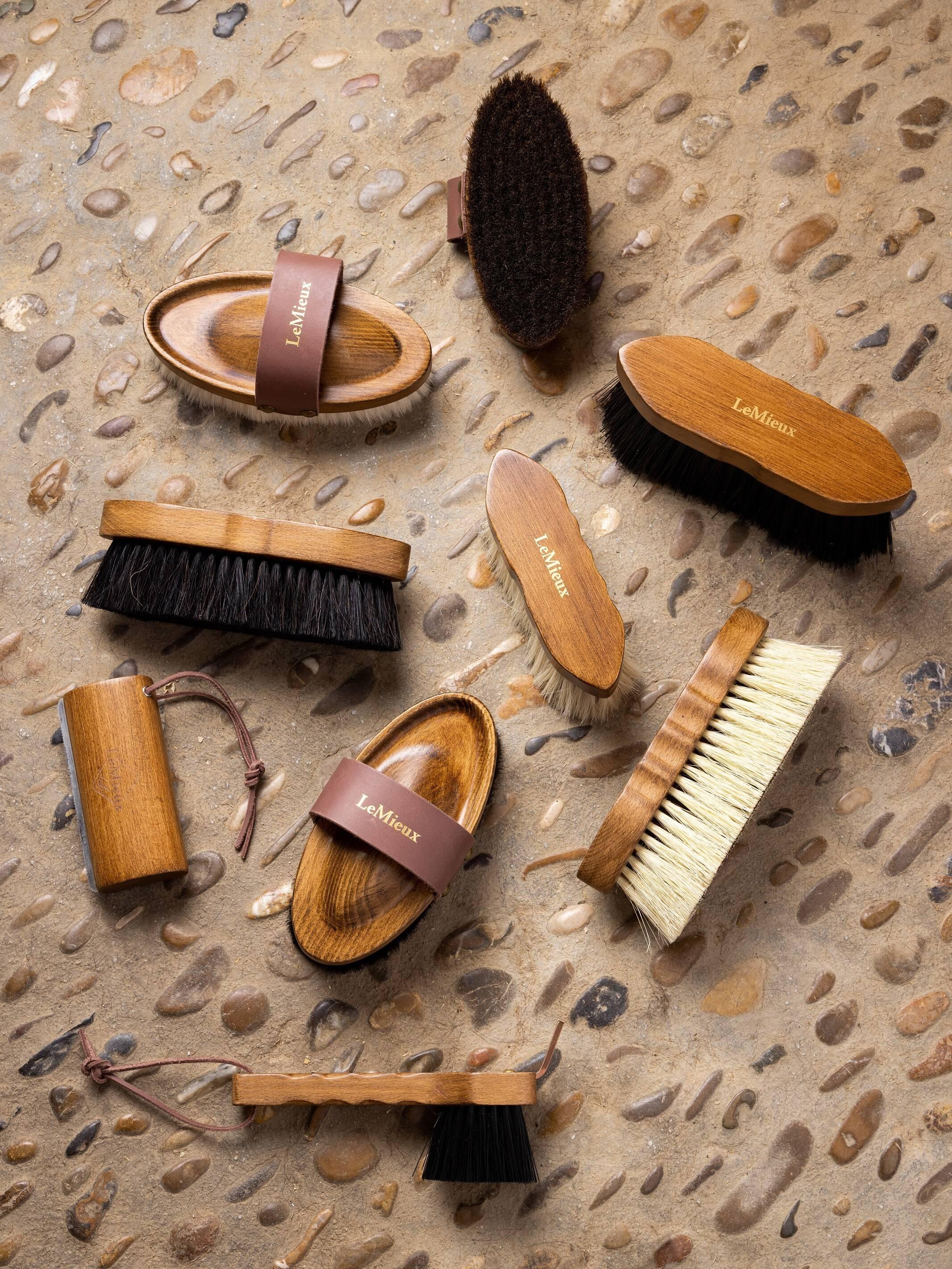 Set De Brosses Pour Chevaux Majestic Series DECKER - Neuf, Lot De Pansage
