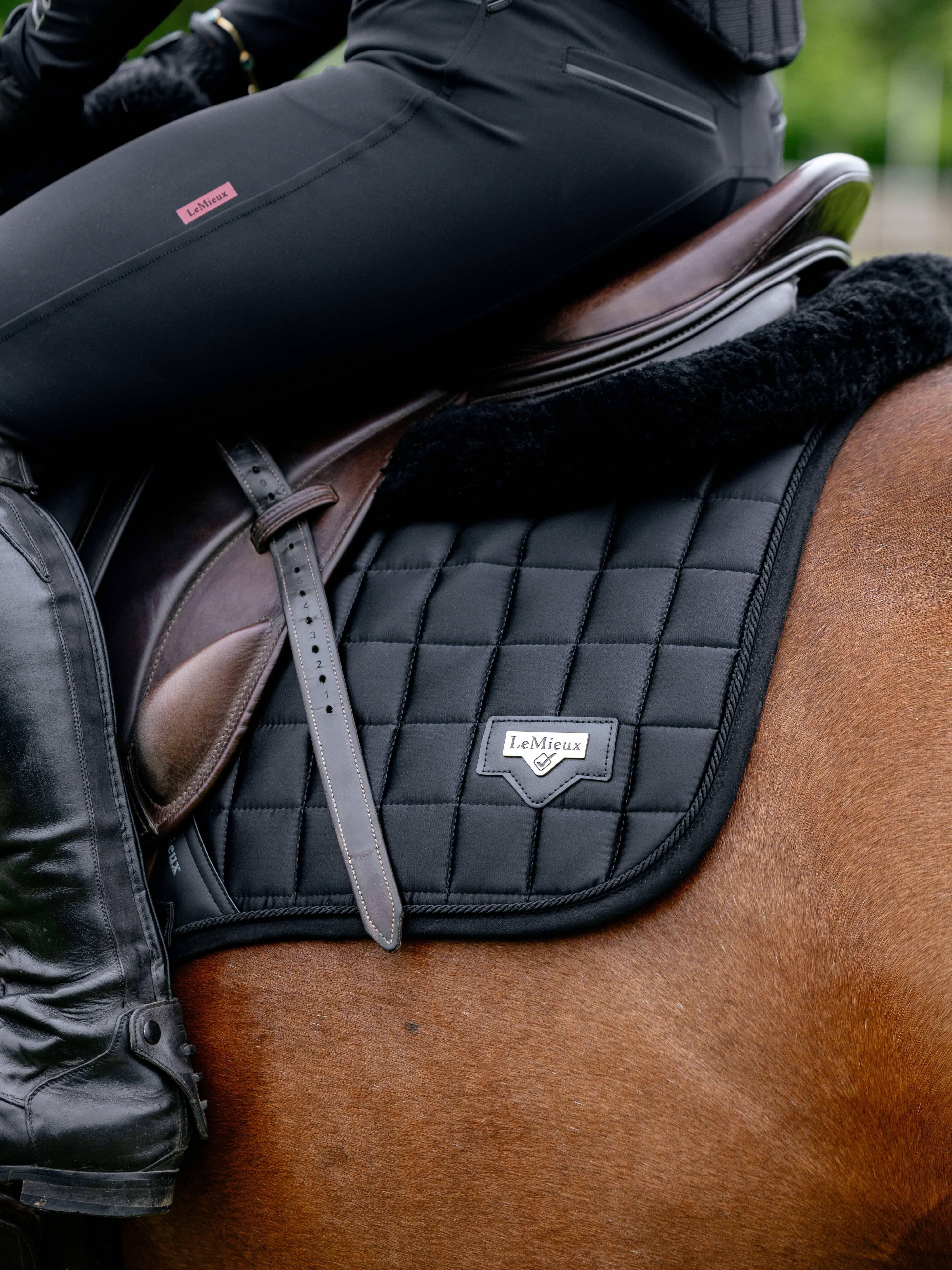 Tapis De Selle Carré De Dressage LeMieux Loire - Satin Classique